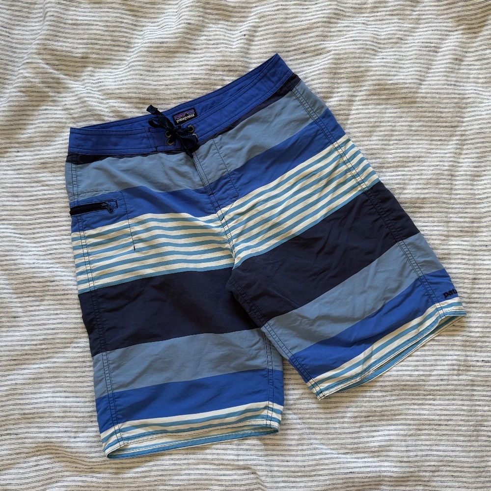Patagonia Boys Wavefarer Boardshorts, size 16, blue stripe